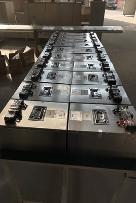 ปลอกภายนอกแบตเตอรี่ลิเธียมจัดเก็บ 48V 96V 100AH ​​150AH ระบบแบตเตอรี่ลิเธียมนอกตาราง