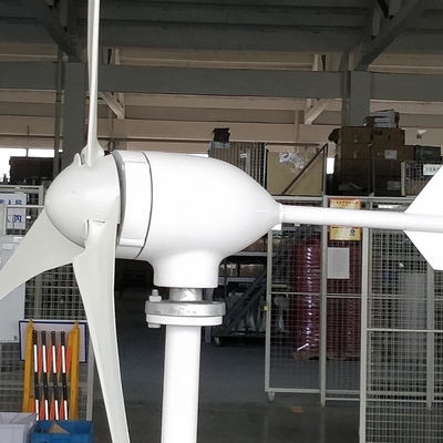 กังหันลมแนวนอนขนาดเล็กสีขาวสำหรับใช้ในบ้าน 600W 800W 1000W 12V 24V 48V