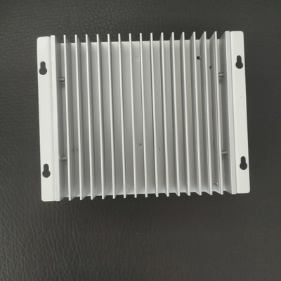 500W 1000W PWM คอนโทรลเลอร์ชาร์จพลังงานแสงอาทิตย์ 30A 12V 24V RS232 LCD Screen