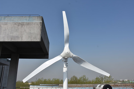 เครื่องกำเนิดไฟฟ้ากังหันลมเรือใบสามใบ 24V เครื่องกำเนิดลมแกนนอน