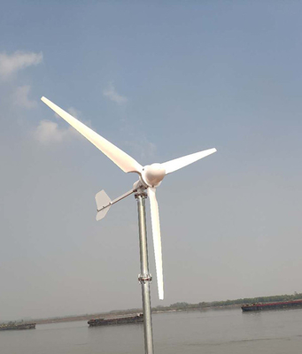 3KW 5KW การเชื่อมต่อหน้าแปลนกังหันลมแนวนอนใบมีดใยแก้ว