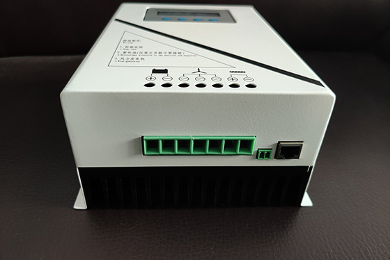 Off Grid MPPT Charge Controller 48V 1000W แบตเตอรี่เชื่อมต่อกับจอแสดงผล LCD