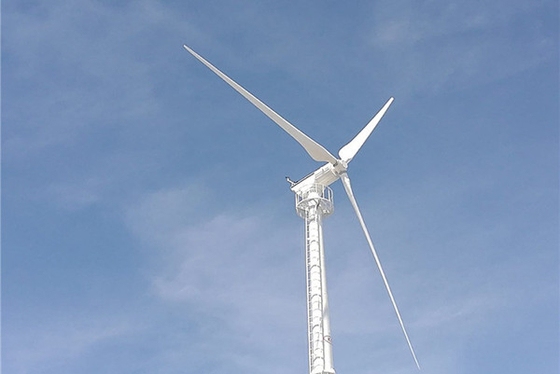 CE Off Grid Wind Generator System 50KW IP54 เครื่องกำเนิดไฟฟ้ากังหันลมแรงดันขาออก 380V